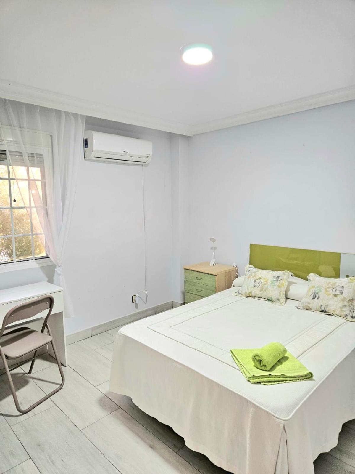 ホテル Habitacion Privada A 15 Min De La Playa/Piso ウエルバ エクステリア 写真